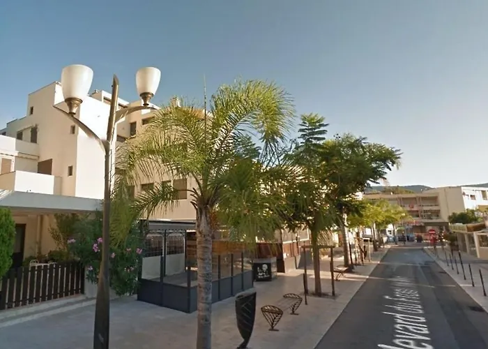 Bel Appt 2p Pour 4 A Bormes-les-mimosas, En Face De La - Fr-1-251-229